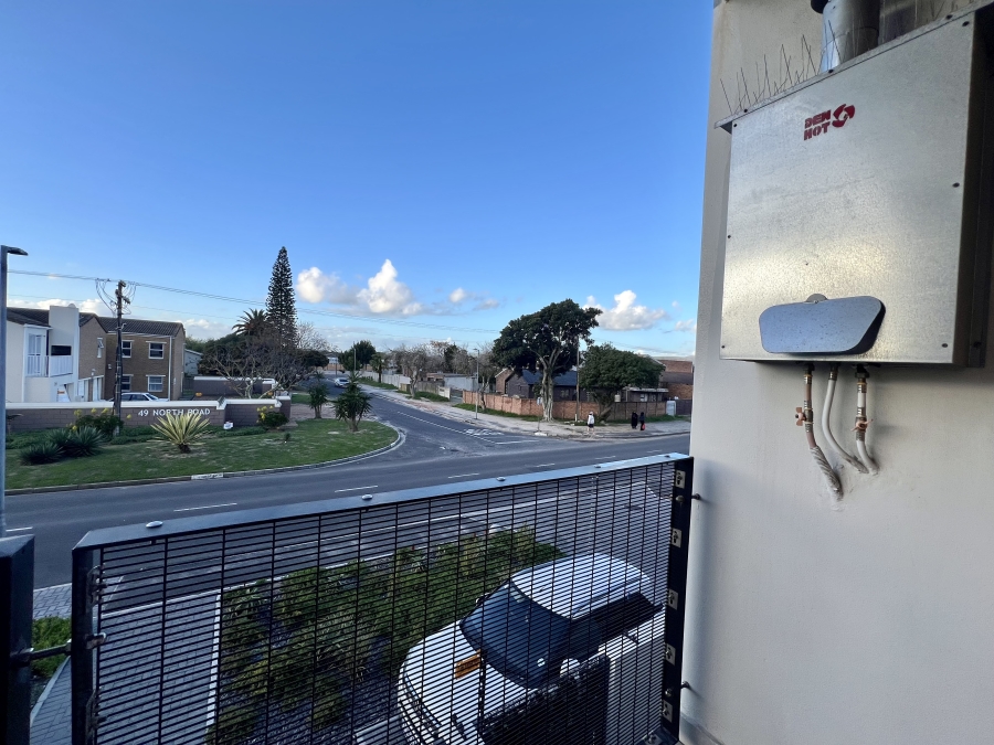 1 Bedroom Property for Sale in Table View Western Cape